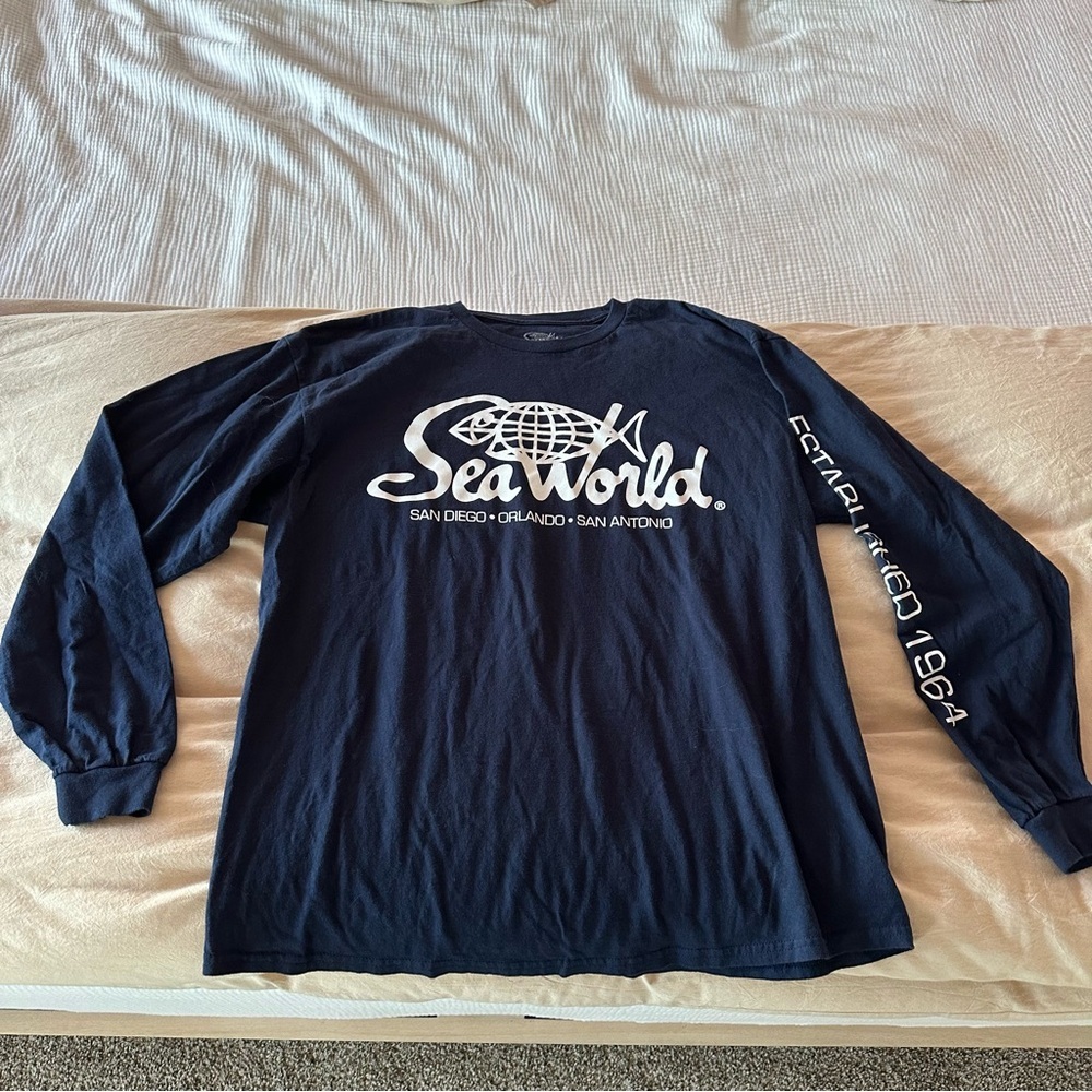 SeaWorld Navy Blue Long Sleeve Tshirt, XL